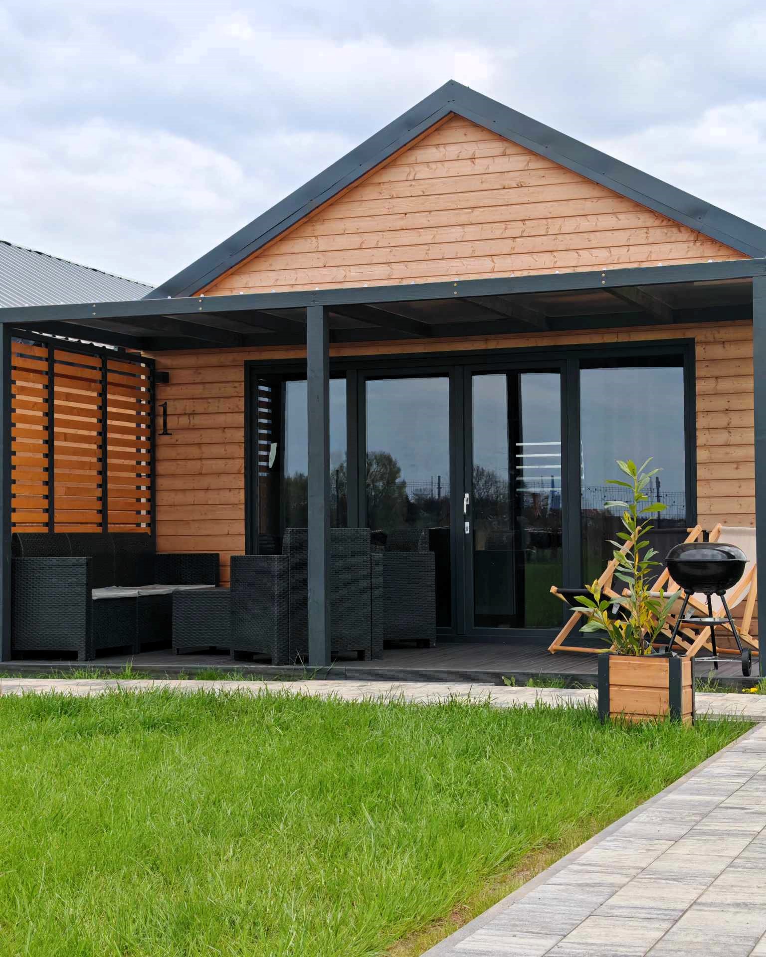 Holz-Ferienhaus RELAXO Rewal von außen
